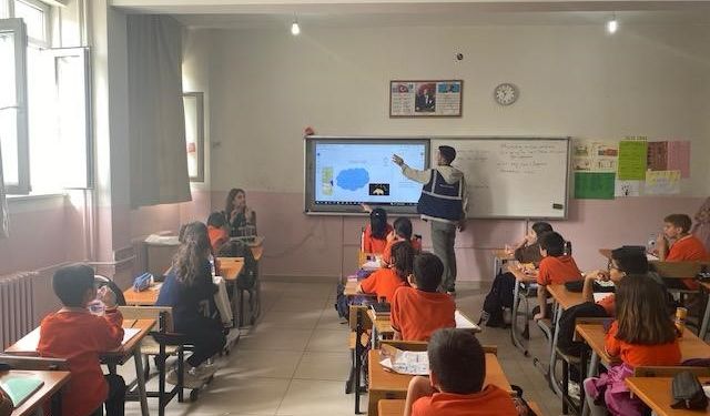 Tunceli’de öğrencilere kooperatifçilik eğitimi verildi