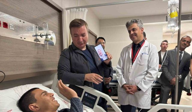 Vali Aydoğdu, hastanede tedavi gören üniversite öğrencisini yalnız bırakmadı