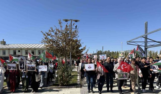 Van’da üniversite öğrencilerinden Gazze’ye destek yürüyüşü
