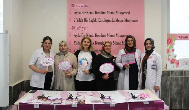 Bitlis-Tatvan Devlet Hastanesi’nde meme kanseri farkındalık standı açıldı