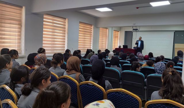 Mutki’de öğrencilere “Kudüs ve Mescid-i Aksâ” konulu sunum