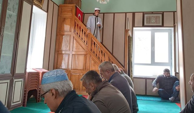 Adilcevaz’da gençler minberde ve mihrapta