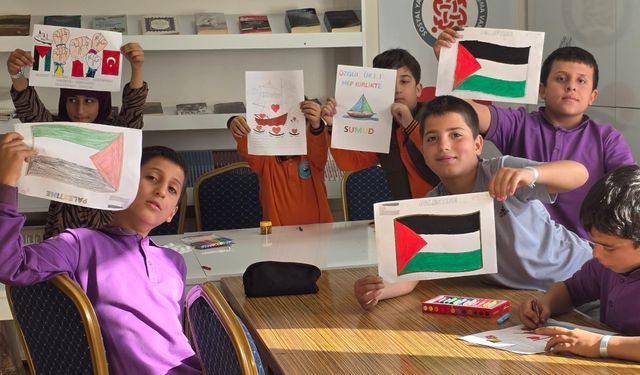 Minik yüreklerden ve hanımlardan Sumud filosuna selâm ve dua