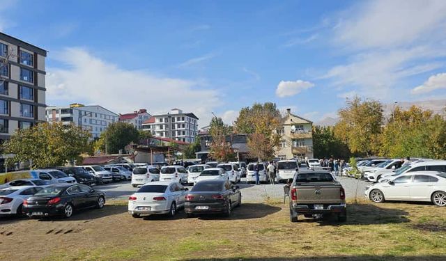 Araç almak isteyenler: Tatvan Açık Oto Pazarı hizmete girdi