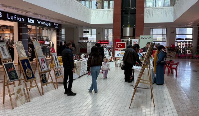 Tatvan’da ADEM koordinesinde yıl sonu sergisi açıldı