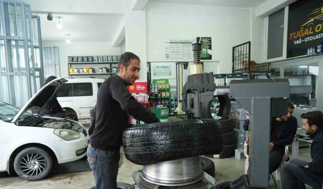 Çavuştepe’ye kar yağdı, sürücüler lastikçilere akın etti