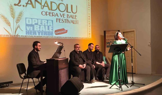 Çemişgezek'te ilk kez sahnelenen opera ve baleye sanatseverler yoğun ilgi gösterdi