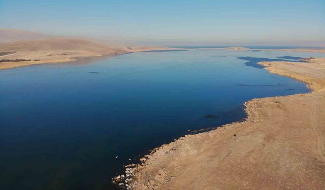 Çıldır Gölü kısmen dondu, atlı kızak sezonu yaklaşıyor