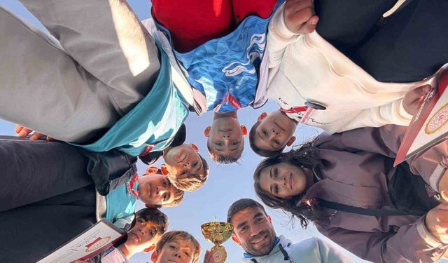 Cumhuriyet Ortaokulundan çifte zafer