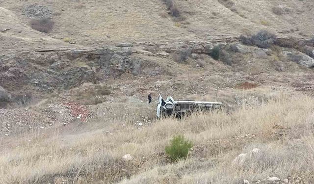 Elazığ'da kamyon devrildi: 1 kişi yaralandı