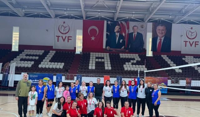 Erzurum Valiliği Kadın Voleybol Takımı şampiyonluğu kazandı