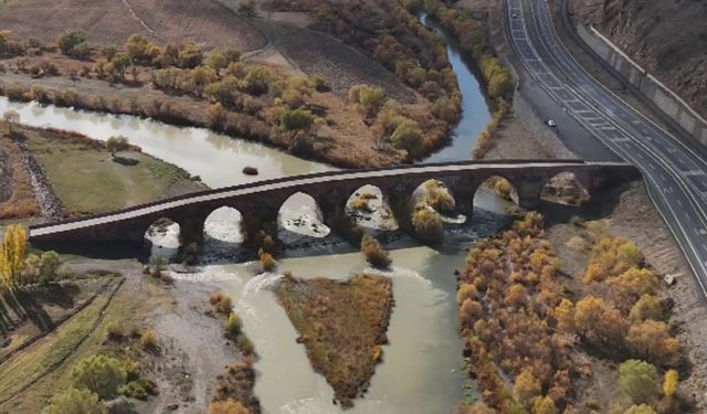 Erzurum'da Yağan Baba türbesi ziyaretçi akınına uğruyor