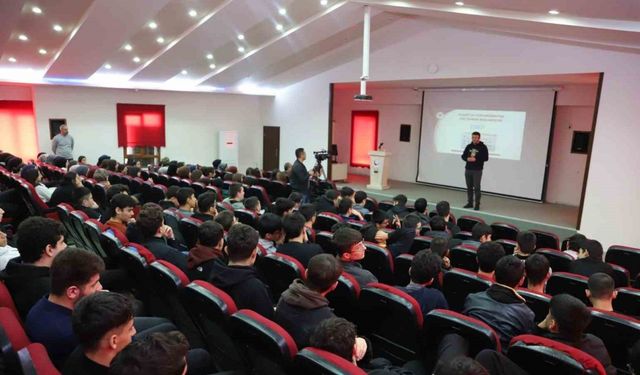Fırat Üniversitesi Elazığ liselerinde öğrencilerle buluştu