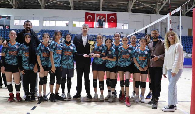 Hakkari'de Yıldız Kızlar Voleybol İl Birinciliği müsabakaları tamamlandı