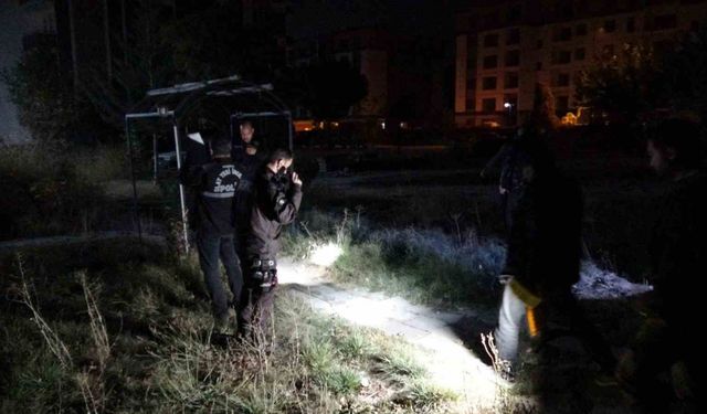 Hırsızlık zanlıları kaçarken silahla işçiyi yaraladı