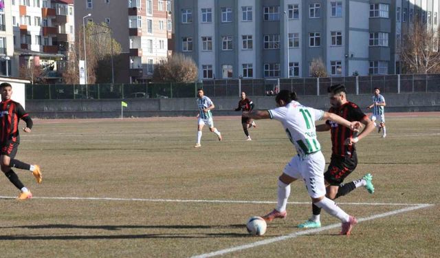 Kars 36 Spor- Hakkari Zap Spor maçı berabere bitti