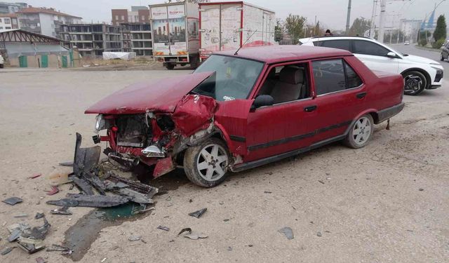 Malatya’da iki aracın çarpıştığı kazada 2 kişi yaralandı