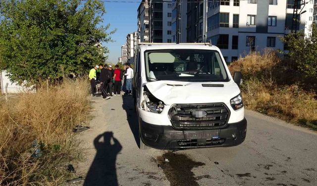 Malatya’da kamyonet ile elektrikli bisiklet çarpıştı: 2 yaralı