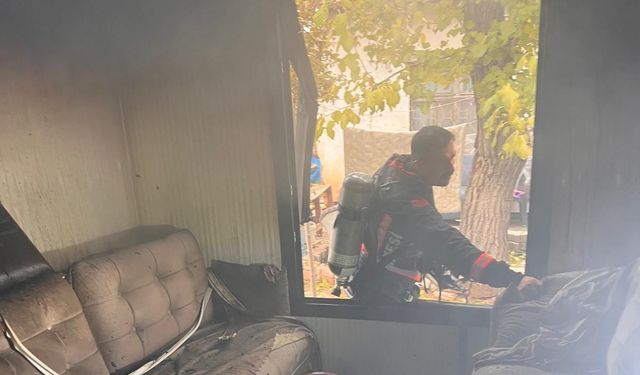 Malatya'da konteyner yangını paniğe neden oldu