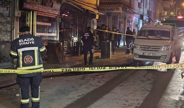 Motosikletin çarptığı pikabın yakıt deposu delindi: Yol ulaşıma kapatıldı
