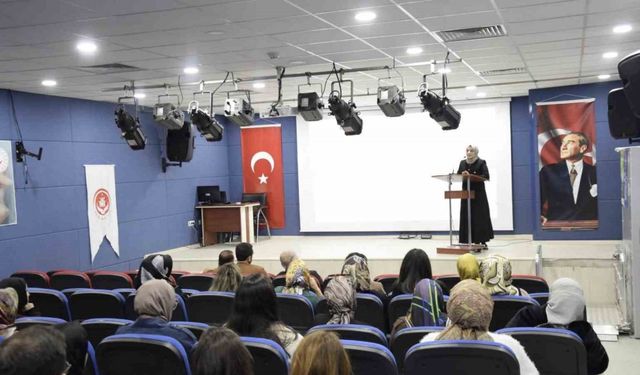 Muş’ta "Çocukluk Çağı Travmaları ve Mücadele" konulu eğitim düzenlendi