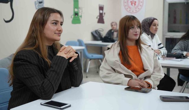 Muş'ta diksiyon ve spikerlik kursu büyük ilgi görüyor