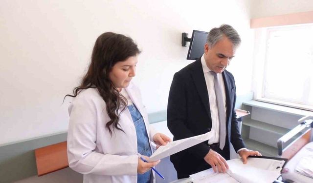 Prof. Dr. Gözel: "Gereksiz yere kullanılan antibiyotiklerin hastanın sağlığını iyileştirmekten ziyade bozabilmektedir"