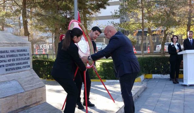 Van’da "24 Kasım Öğretmenler Günü" kutlandı