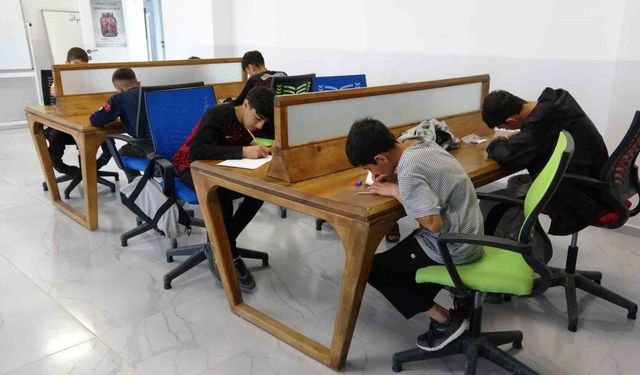 Van’da öğrenciler ara tatilde hem öğrendi hem yarıştı