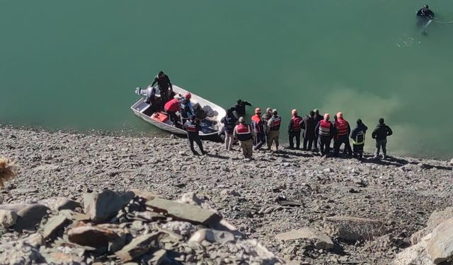 Zernek Barajı'na araç uçtu: 2 kişi hayatını kaybetti