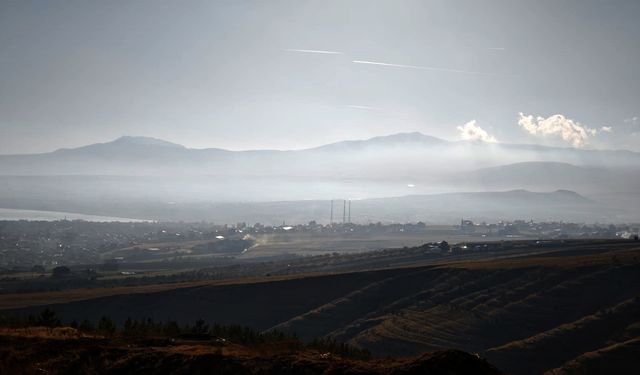 Ahlat’ta yakılan kuru yapraklar hava kirliliğine neden oluyor