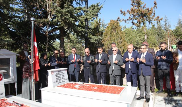 Ahlatlı şehitler vefat yıl dönümlerinde dualarla anıldı