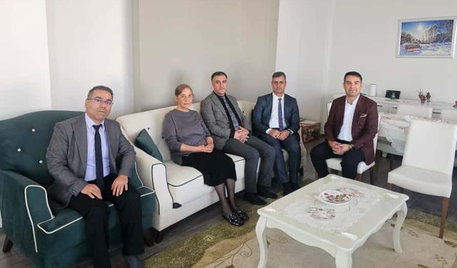 Ahlat’ta emekli öğretmenler unutulmadı