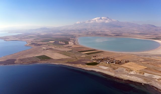 Van Gölü, Arin Gölü ve Süphan Dağı aynı karede!