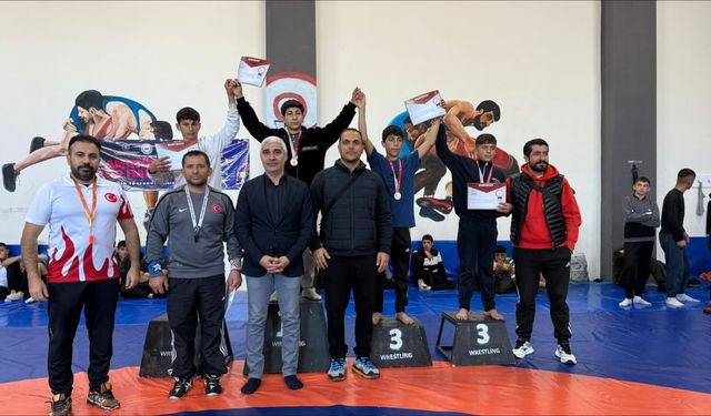 Okul Sporları Güreş İl Birinciliği müsabakaları tamamlandı