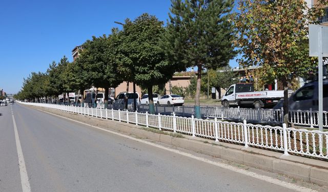 Güroymak’ta refüj düzenlemesi kente estetik bir görünüm kazandırdı