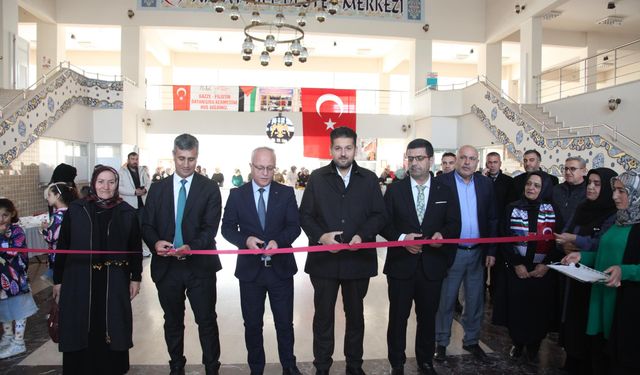 Ahlat’ta "Gazze" yararına kermes açıldı