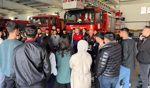 BEÜ öğrencilerine uygulamalı yangın müdahale eğitimi