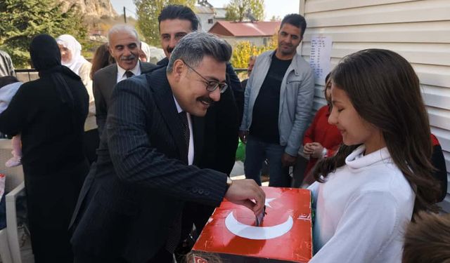 Adilcevazlı öğrencilerden Gazze’ye destek kermesi