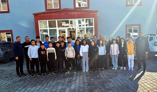 Bitlisli sporculardan yarışma öncesi motivasyon buluşması