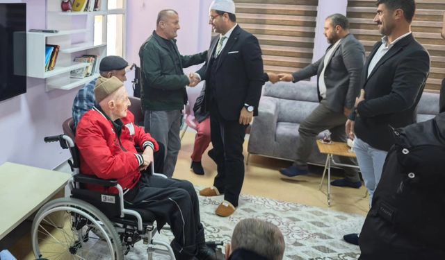 Ahlat Müftüsü Oğraş, engelli bireylerle bir araya geldi