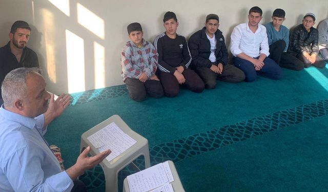 Mutkili öğrencilere Peygamberimizin ahlakı anlatıldı