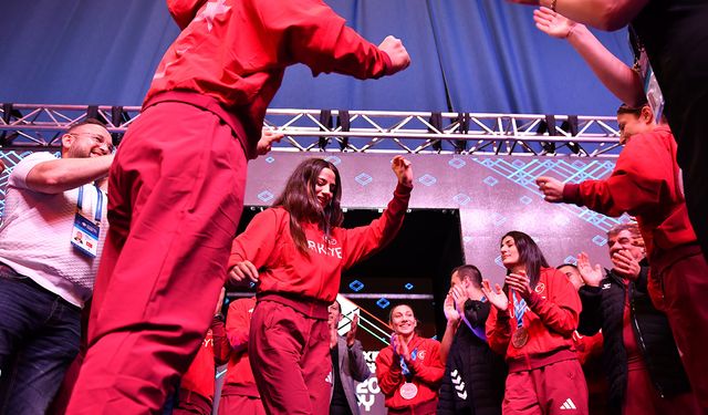 U23 Avrupa Boks Şampiyonası’nda millilerden tarihi zafer