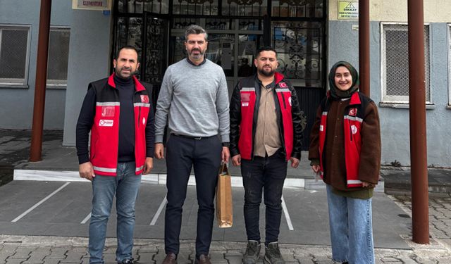 Tatvan'da şehit öğretmenlerin emanetlerine anlamlı öğretmenler günü ziyareti