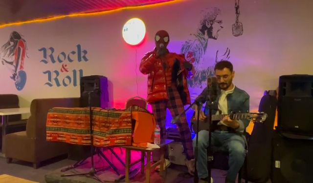 Türk Örümcek Adam, Narin ve Rojin anısına türkü okudu