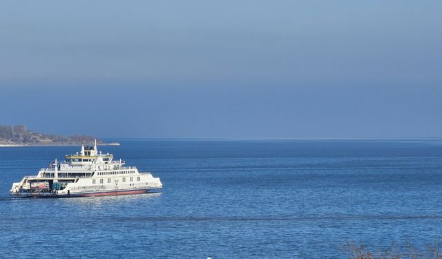 Van Gölü’nde feribot yolculuğu görsel şölene dönüştü
