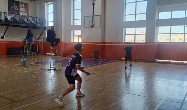 Badminton Gençler İl Birinciliği Müsabakaları Tatvan’da Tamamlandı