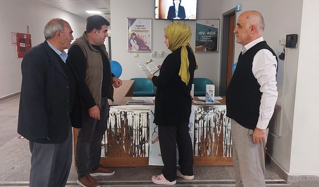 Ahlat Devlet Hastanesi’nde HIV/AIDS bilgilendirme standı kuruldu