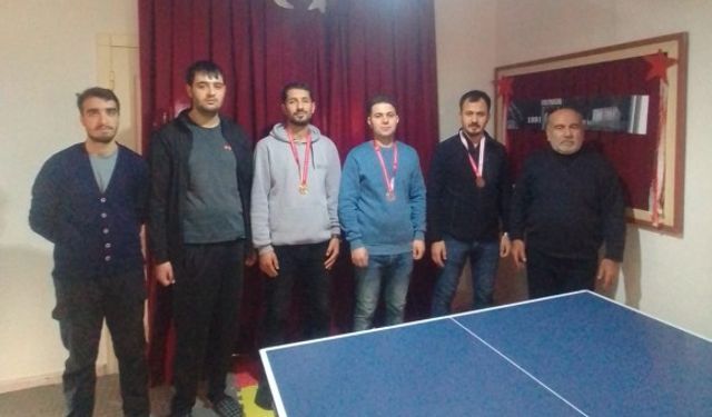 Özel bireyler masa tenisi turnuvasında ter döktü