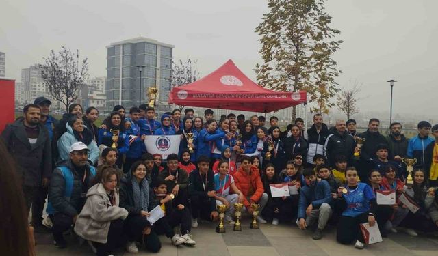 380 sporcu Okul Sporları Oryantiring Yarışması'nda mücadele etti